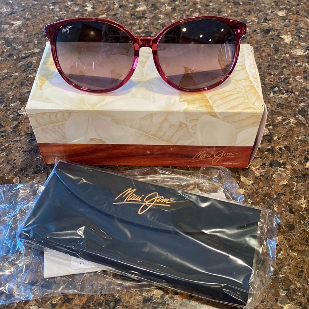 NEW!! Maui Jim Water Lily Pink with Lilac Interior Polarized Sunglasses.